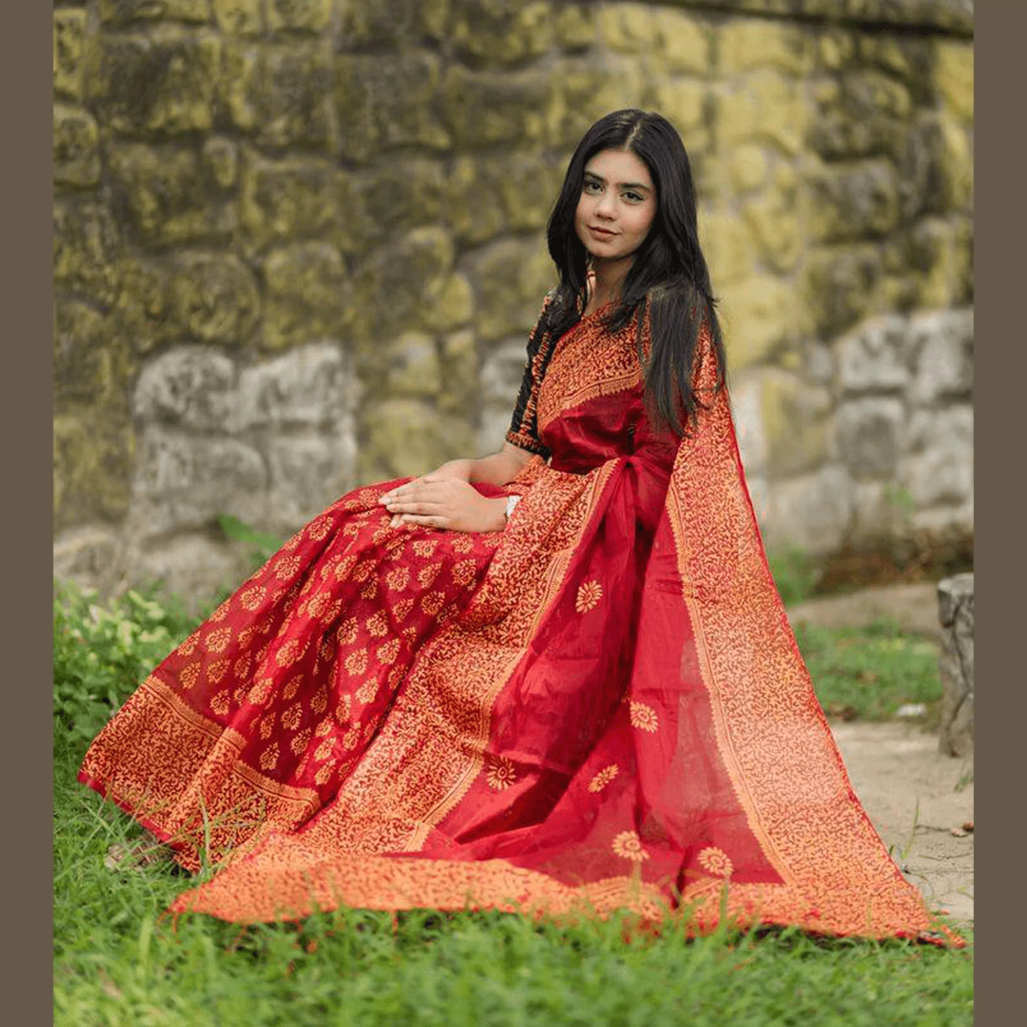 সহজিয়া মেরুন নকশী ফুল শাড়ি - Image 2